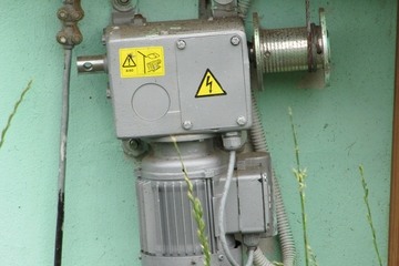Servomotor pro automatické ovládání plachet